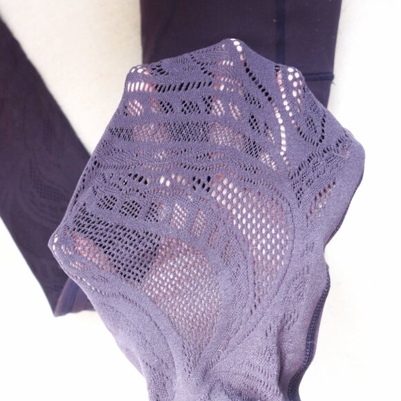 Lululemon Reveal Tight Lattice Paisley 6 in Boysenberry - Picture 5 of 14